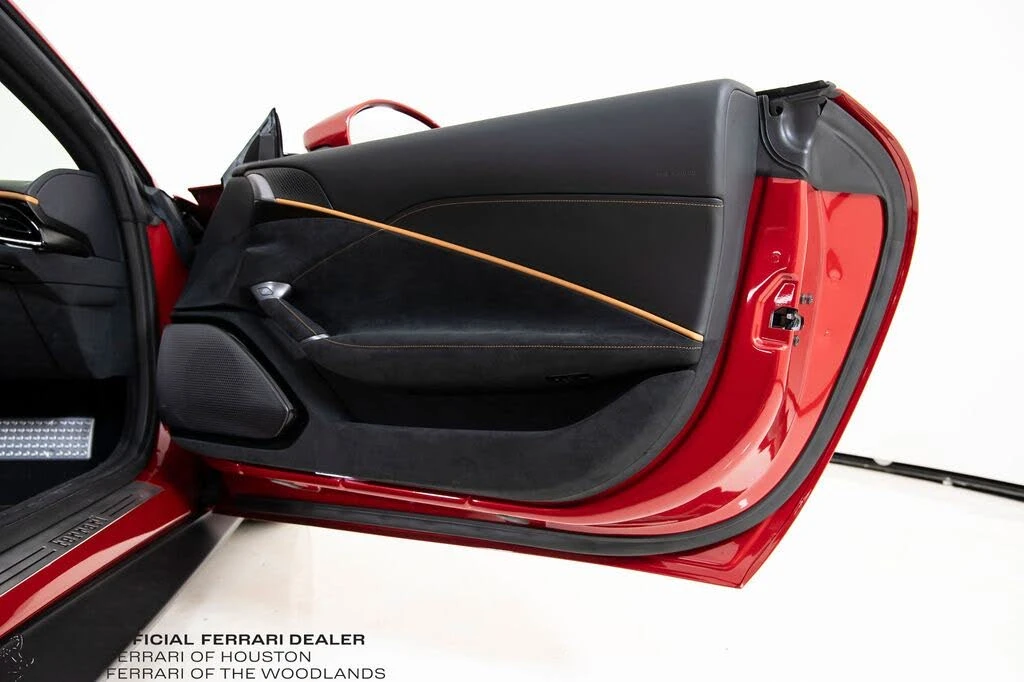 2025 Ferrari Roma Spider - Image 22 of 31