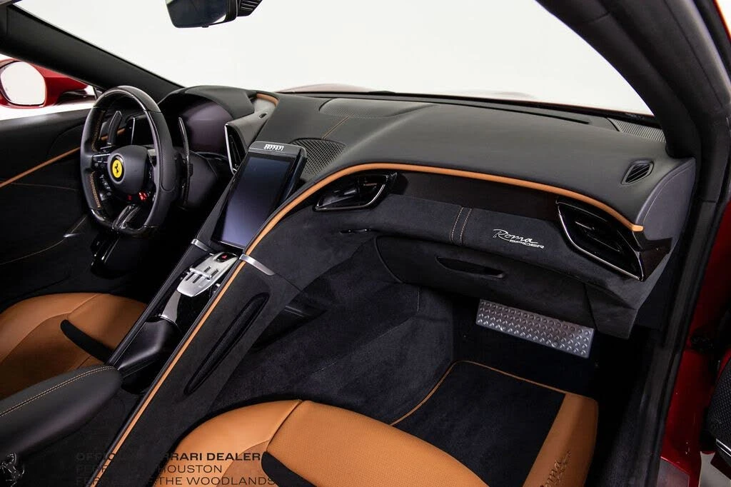 2025 Ferrari Roma Spider - Image 16 of 31