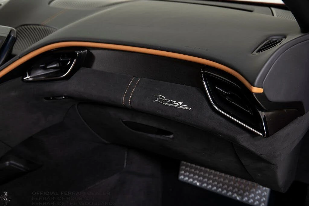 2025 Ferrari Roma Spider - Image 15 of 31