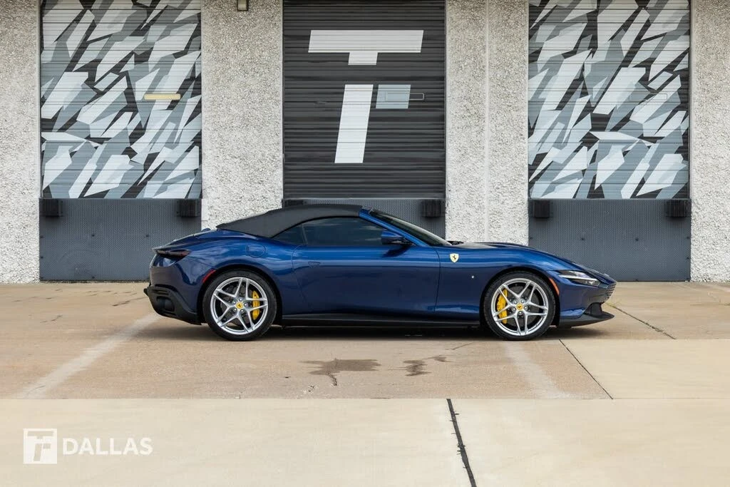 2025 Ferrari Roma Spider - Image 17 of 31