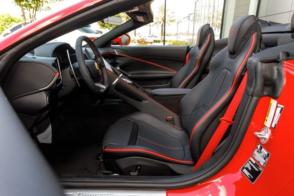 2025 Ferrari Roma Spider - Image 23 of 31