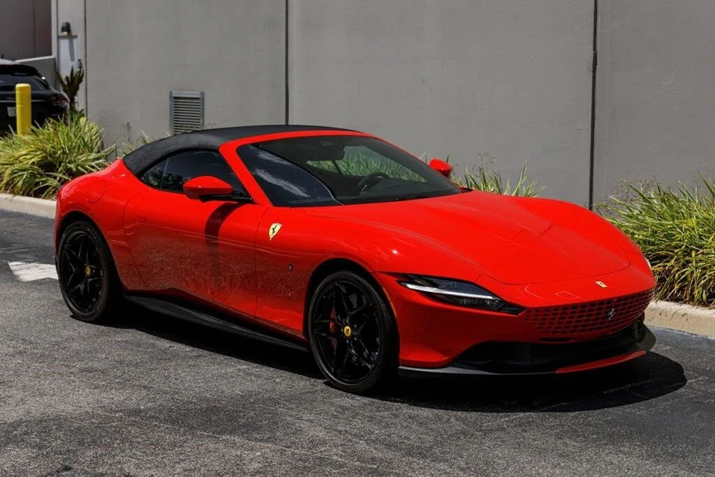 2025 Ferrari Roma Spider - Image 7 of 31