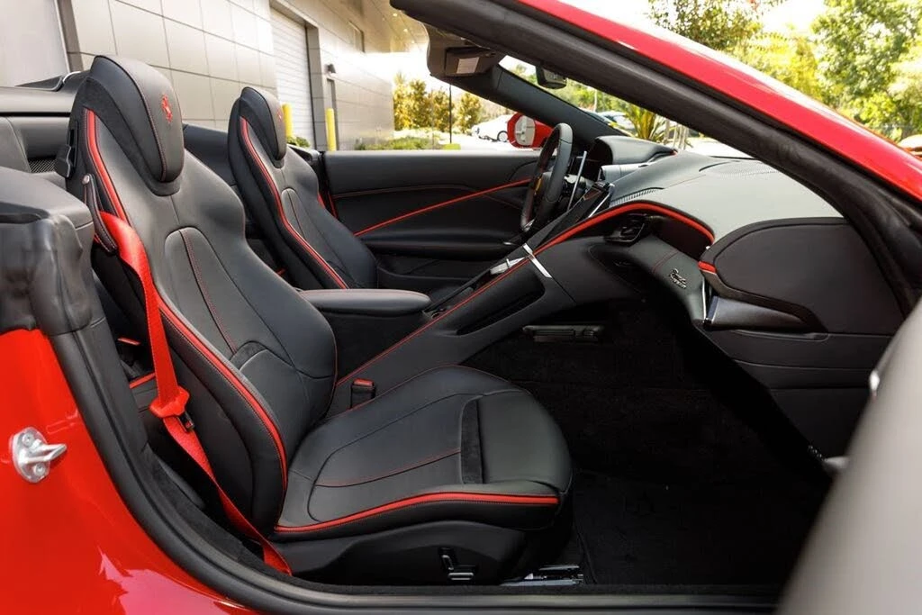 2025 Ferrari Roma Spider - Image 14 of 31