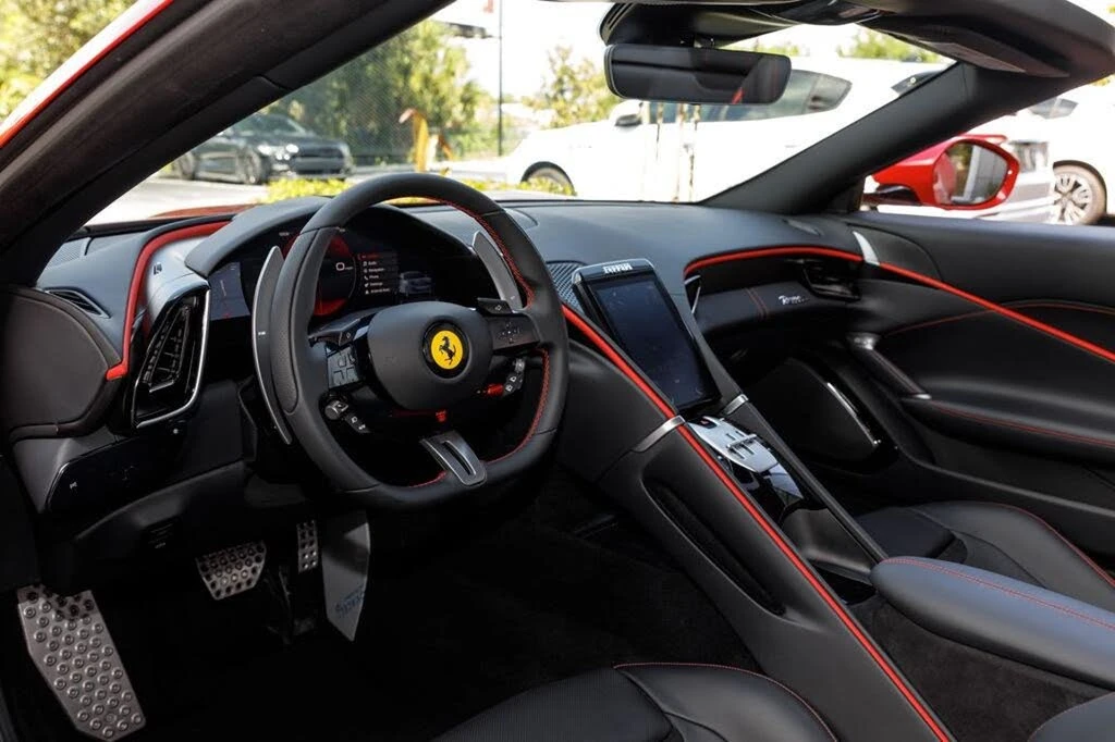2025 Ferrari Roma Spider - Image 26 of 31