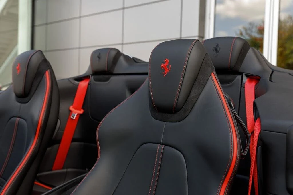 2025 Ferrari Roma Spider - Image 21 of 31