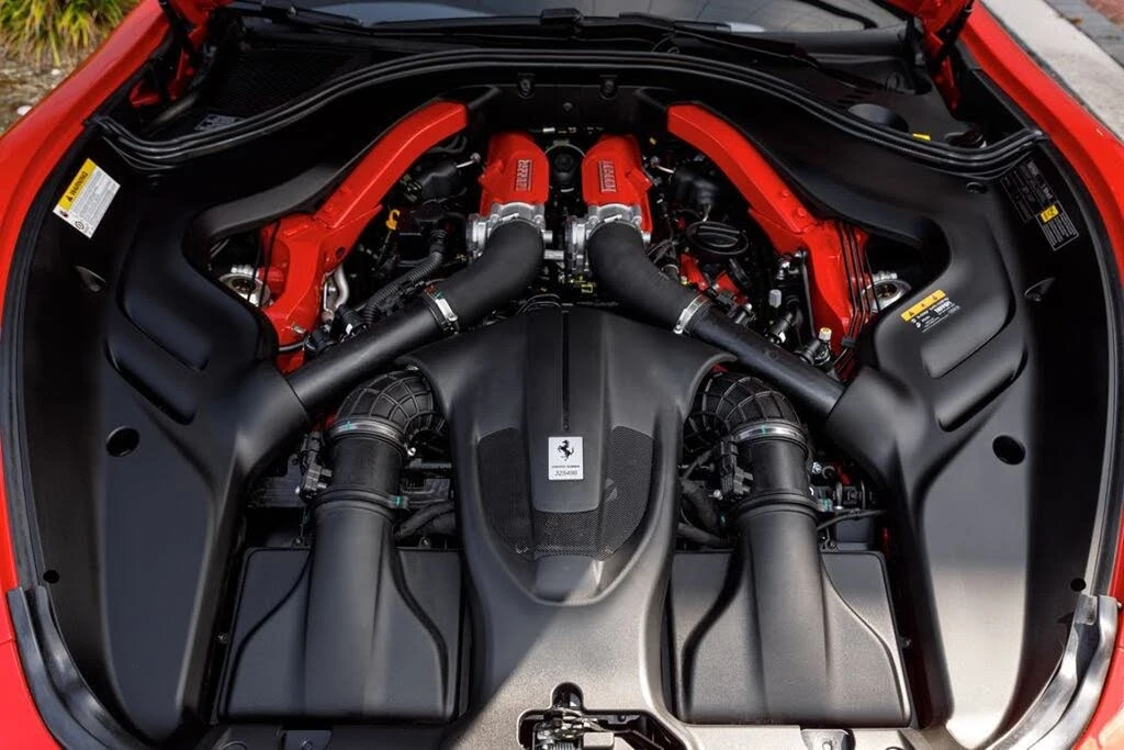 2025 Ferrari Roma Spider - Image 12 of 31