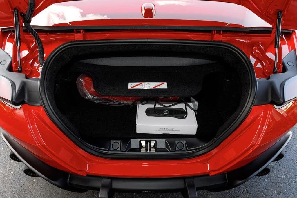 2025 Ferrari Roma Spider - Image 15 of 31