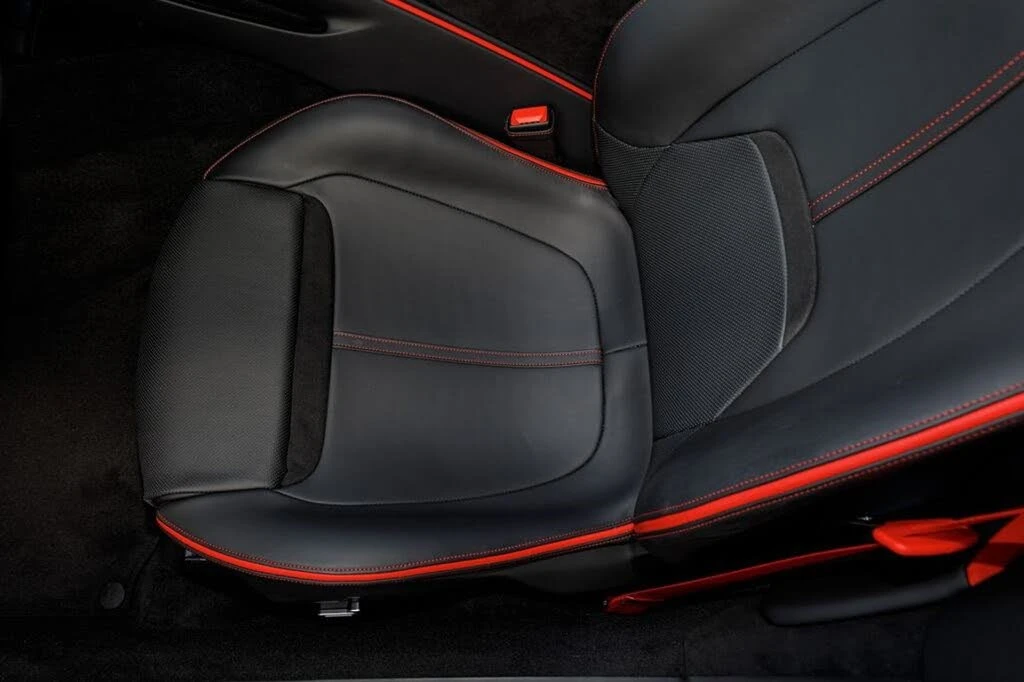 2025 Ferrari Roma Spider - Image 29 of 31