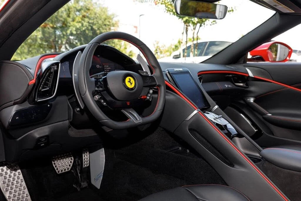 2025 Ferrari Roma Spider - Image 27 of 31