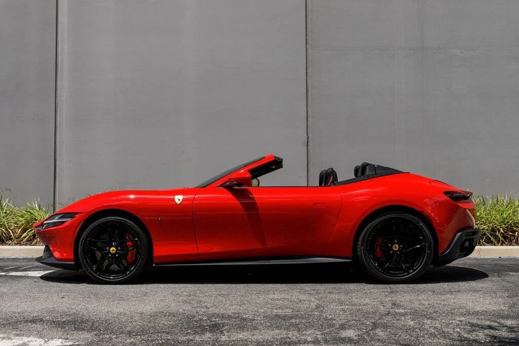 2025 Ferrari Roma Spider - Image 2 of 31