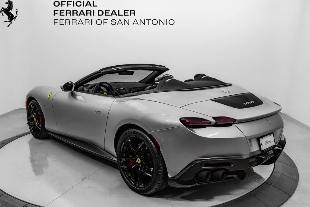 2025 Ferrari Roma Spider - Image 2 of 31