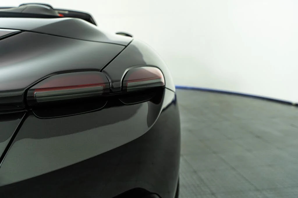 2025 Ferrari Roma Spider - Image 14 of 31