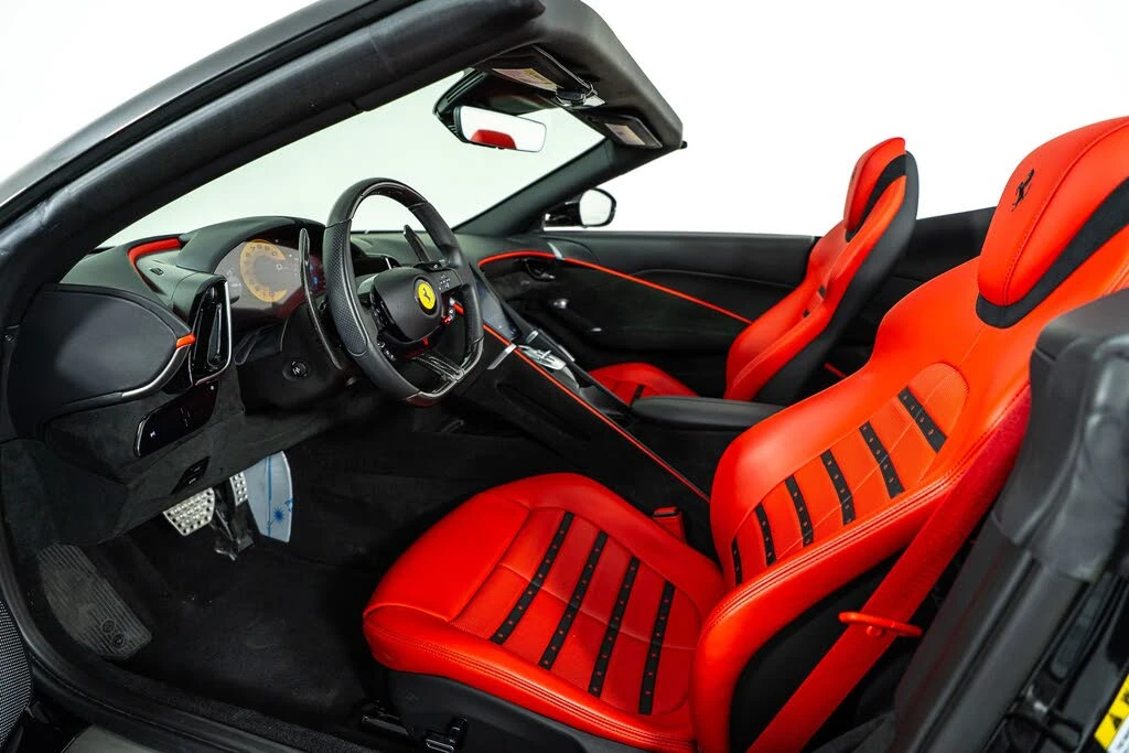 2025 Ferrari Roma Spider - Image 4 of 31