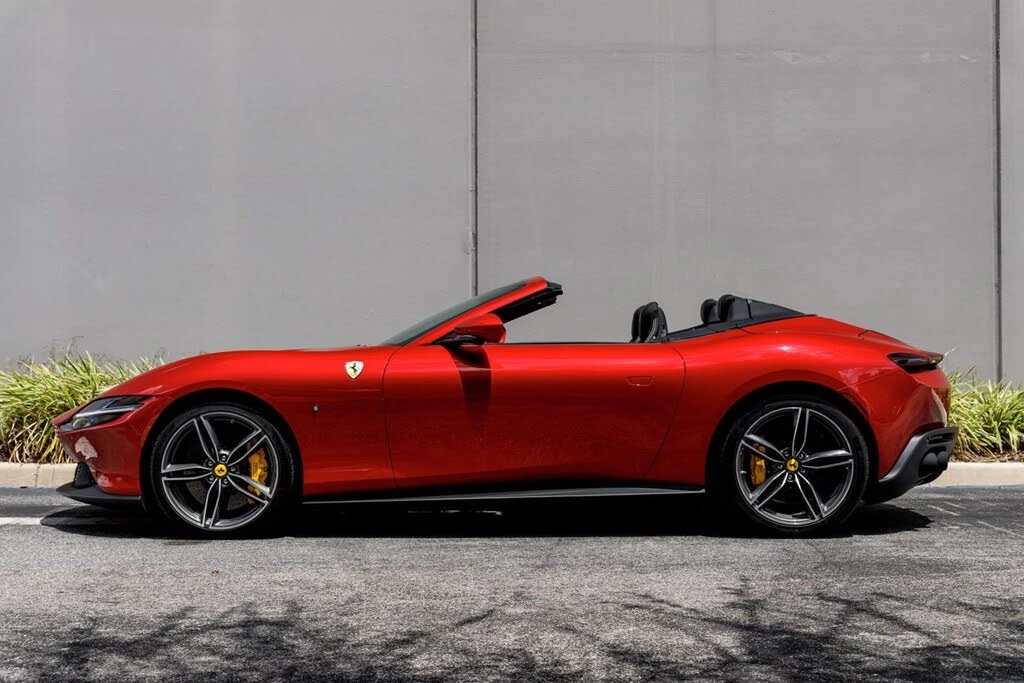 2025 Ferrari Roma Spider - Image 2 of 31