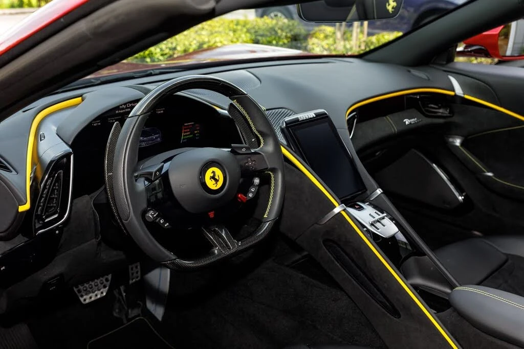 2025 Ferrari Roma Spider - Image 29 of 31