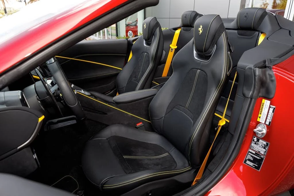 2025 Ferrari Roma Spider - Image 24 of 31