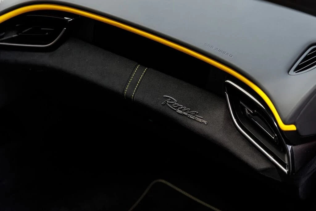 2025 Ferrari Roma Spider - Image 17 of 31