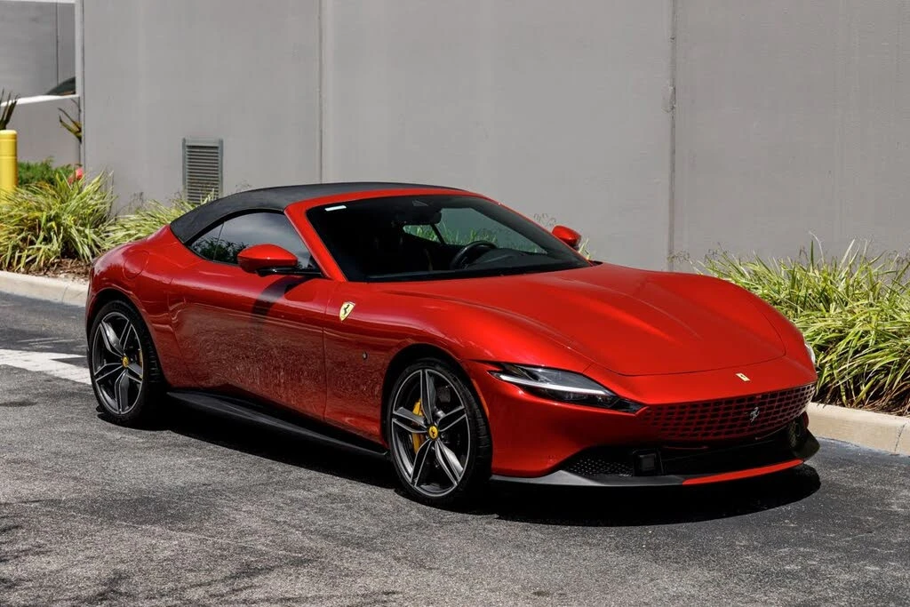 2025 Ferrari Roma Spider - Image 7 of 31