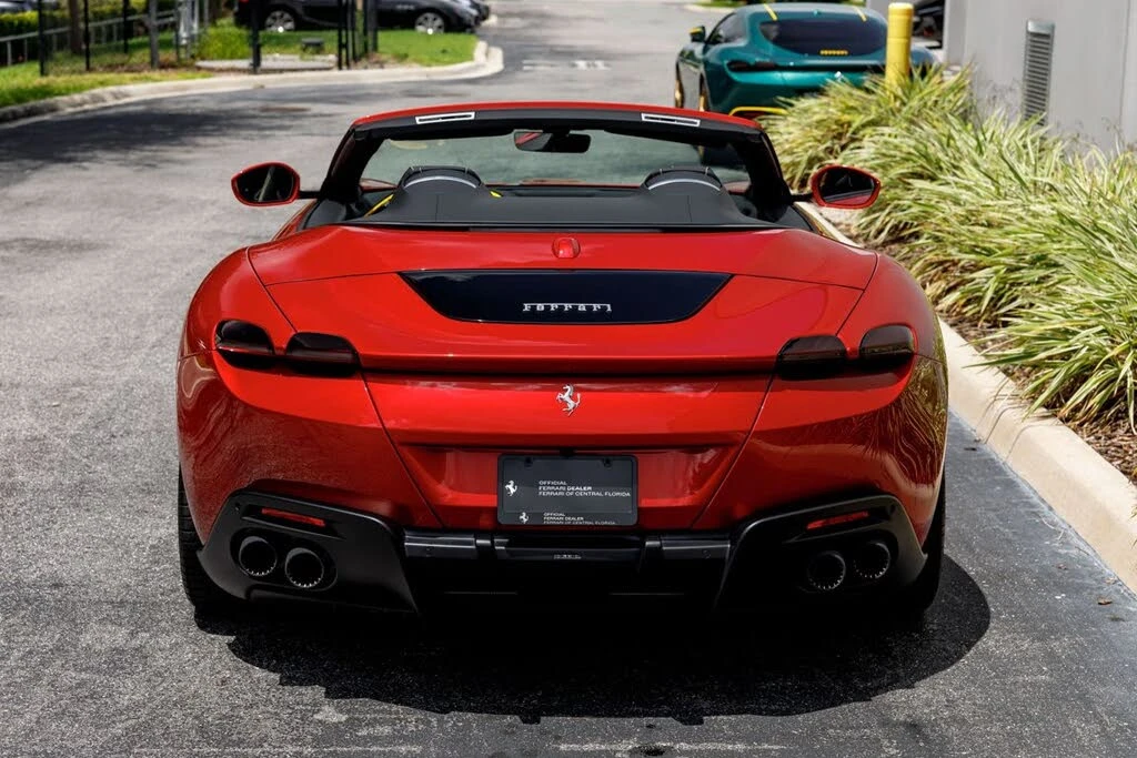 2025 Ferrari Roma Spider - Image 4 of 31