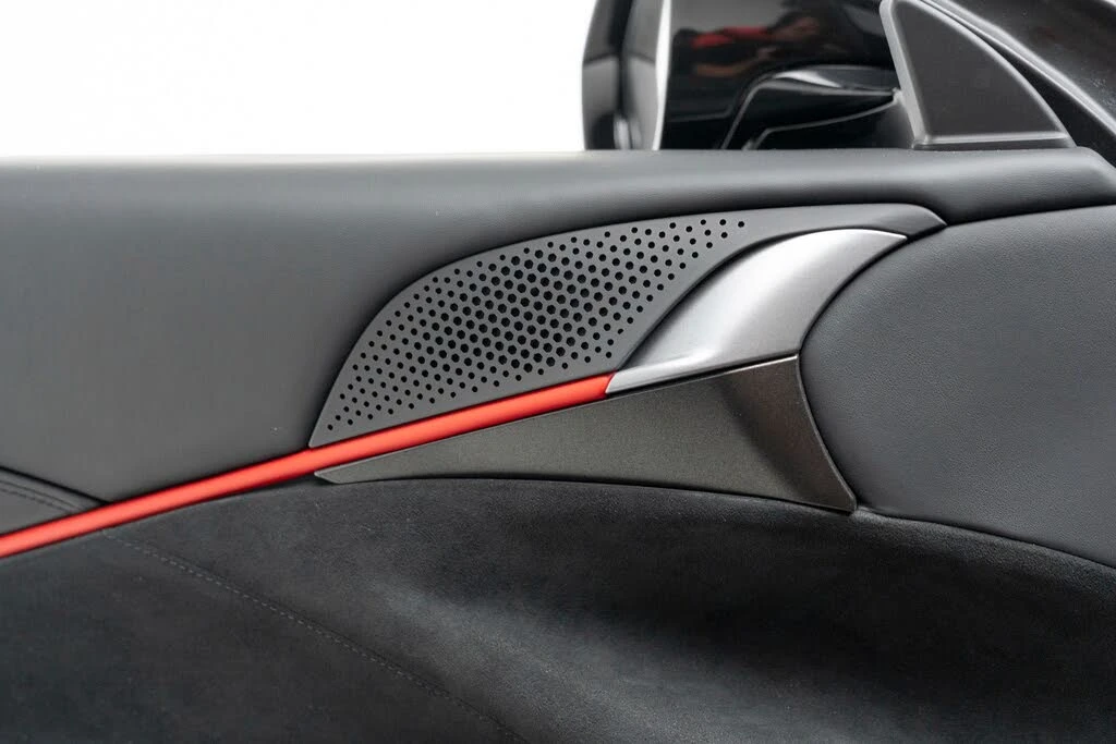 2025 Ferrari Roma Spider - Image 23 of 31