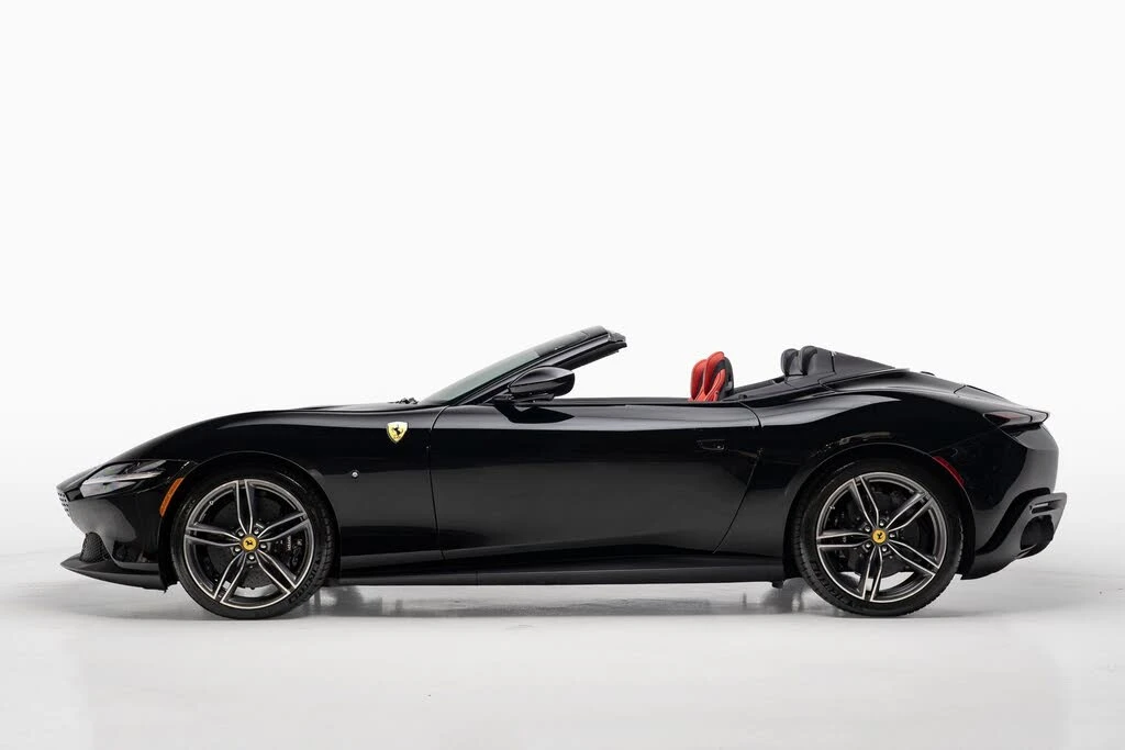 2025 Ferrari Roma Spider - Image 13 of 31