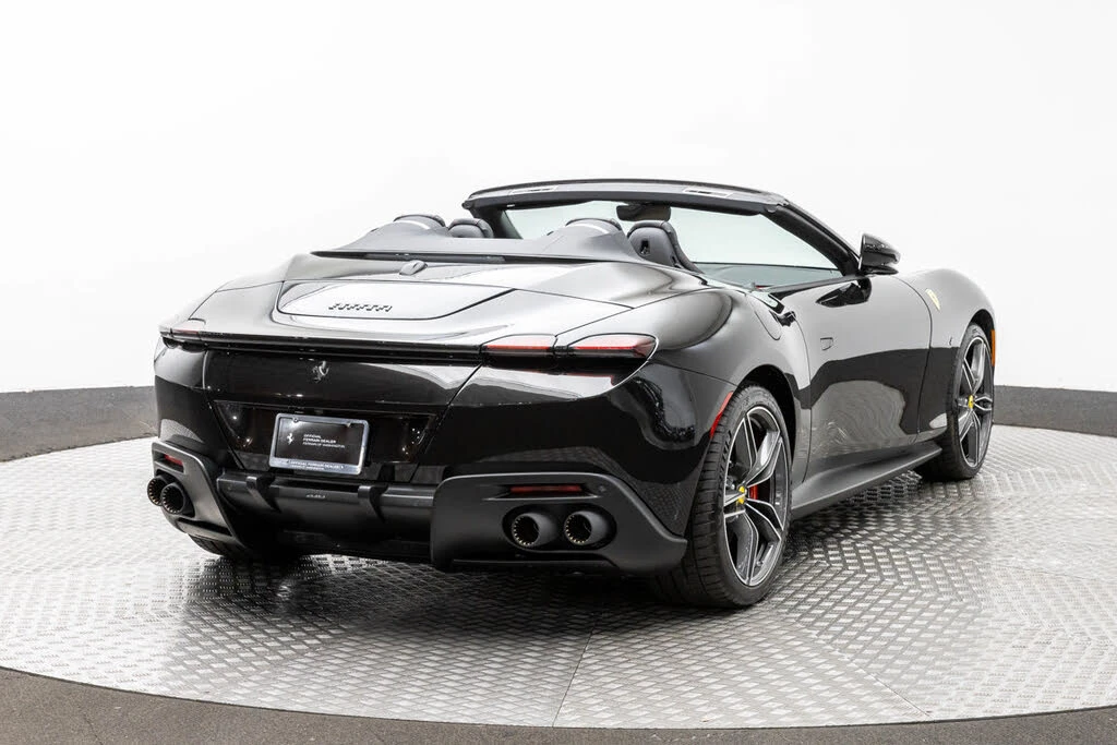 2025 Ferrari Roma Spider - Image 7 of 31