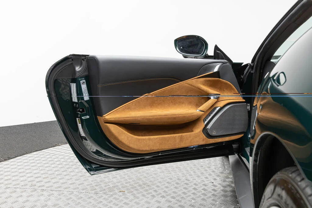 2025 Ferrari Roma Spider - Image 12 of 31