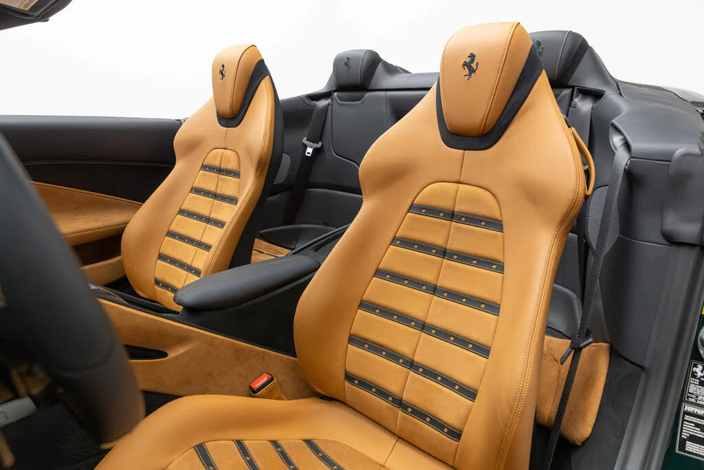 2025 Ferrari Roma Spider - Image 28 of 31