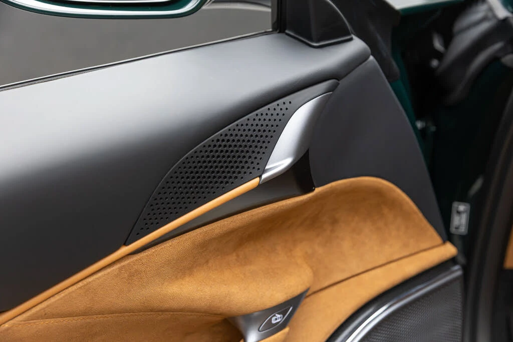 2025 Ferrari Roma Spider - Image 15 of 31