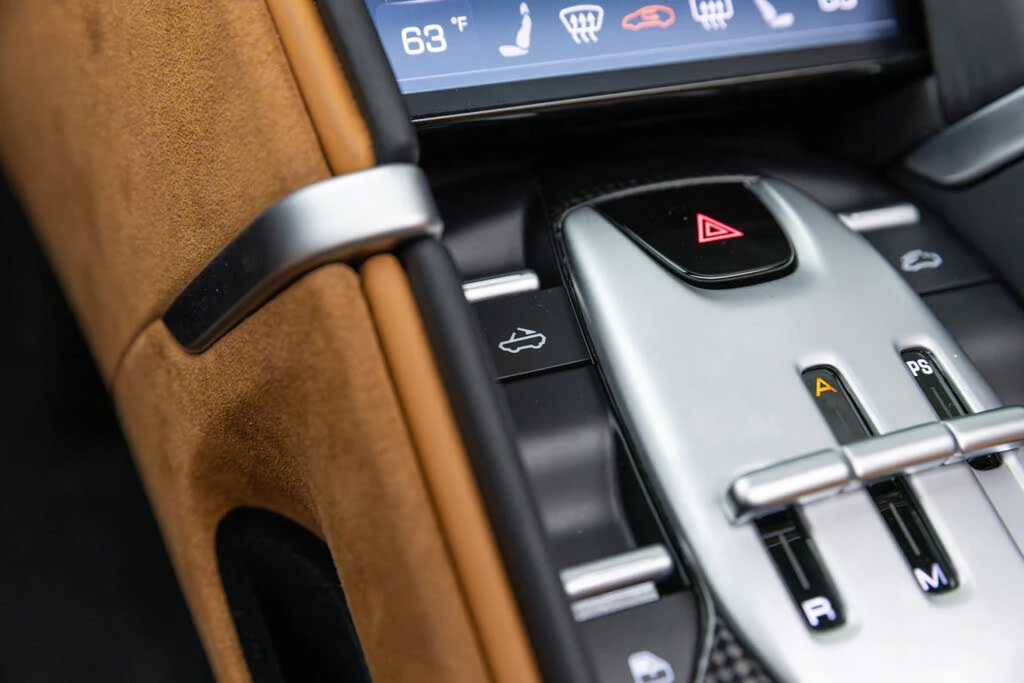 2025 Ferrari Roma Spider - Image 26 of 31