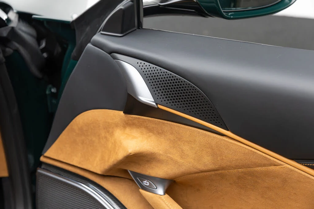 2025 Ferrari Roma Spider - Image 30 of 31