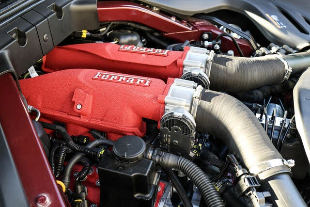 2025 Ferrari Roma Spider - Image 29 of 31