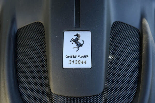 2025 Ferrari Roma Spider - Image 26 of 31