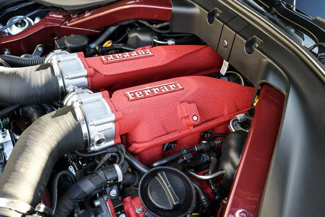 2025 Ferrari Roma Spider - Image 27 of 31