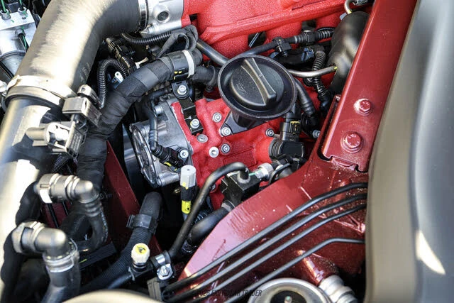 2025 Ferrari Roma Spider - Image 28 of 31