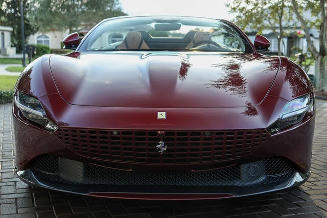 2025 Ferrari Roma Spider - Image 13 of 31