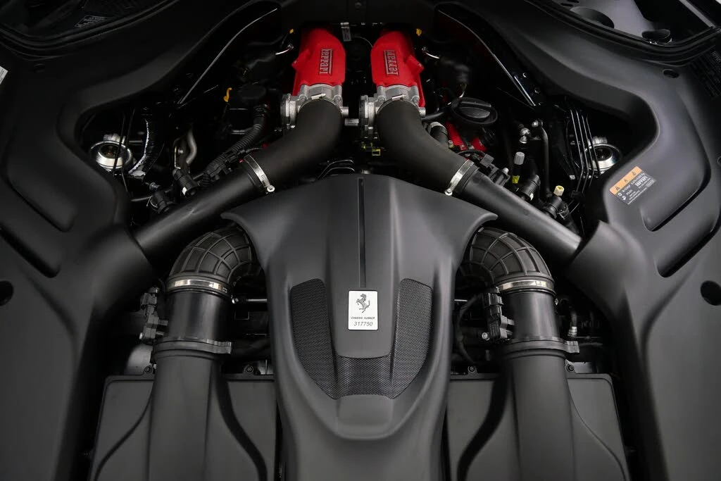 2025 Ferrari Roma Spider - Image 12 of 31