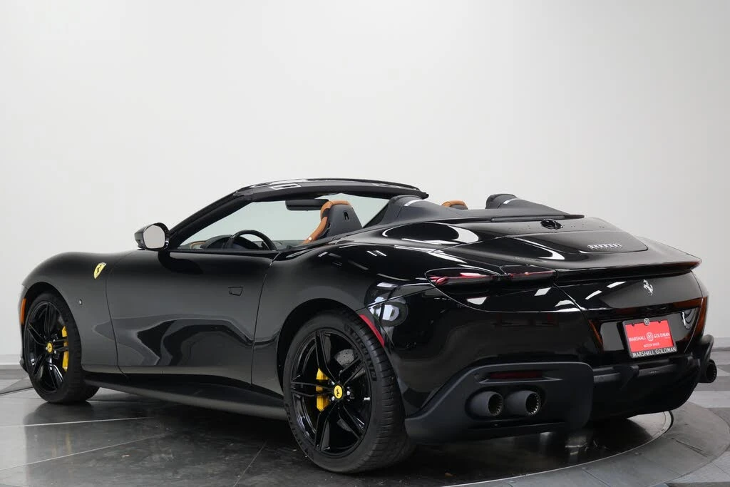 2025 Ferrari Roma Spider - Image 7 of 31