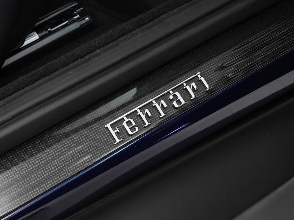 2025 Ferrari Roma Spider - Image 18 of 31