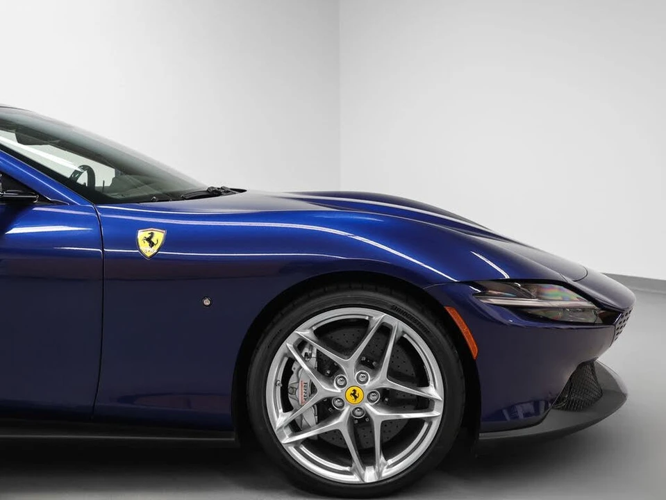 2025 Ferrari Roma Spider - Image 11 of 31