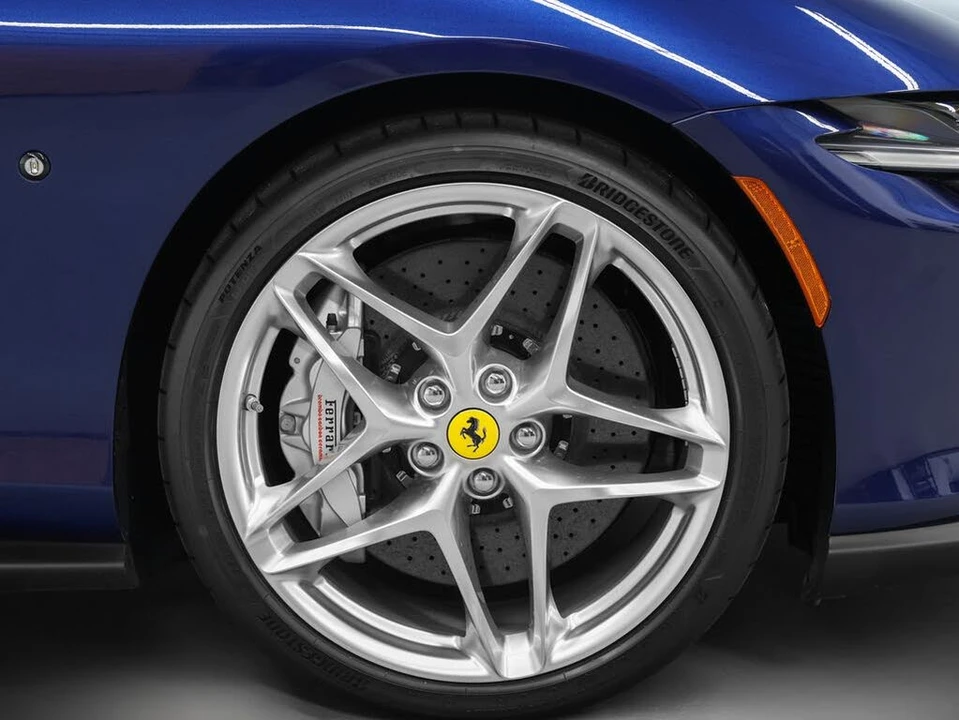 2025 Ferrari Roma Spider - Image 12 of 31