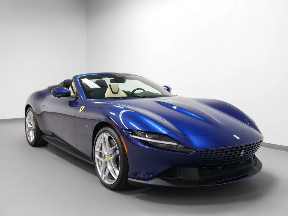 2025 Ferrari Roma Spider - Image 17 of 31