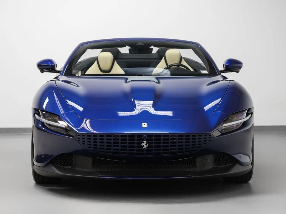 2025 Ferrari Roma Spider - Image 14 of 31