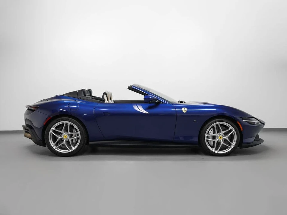 2025 Ferrari Roma Spider - Image 4 of 31