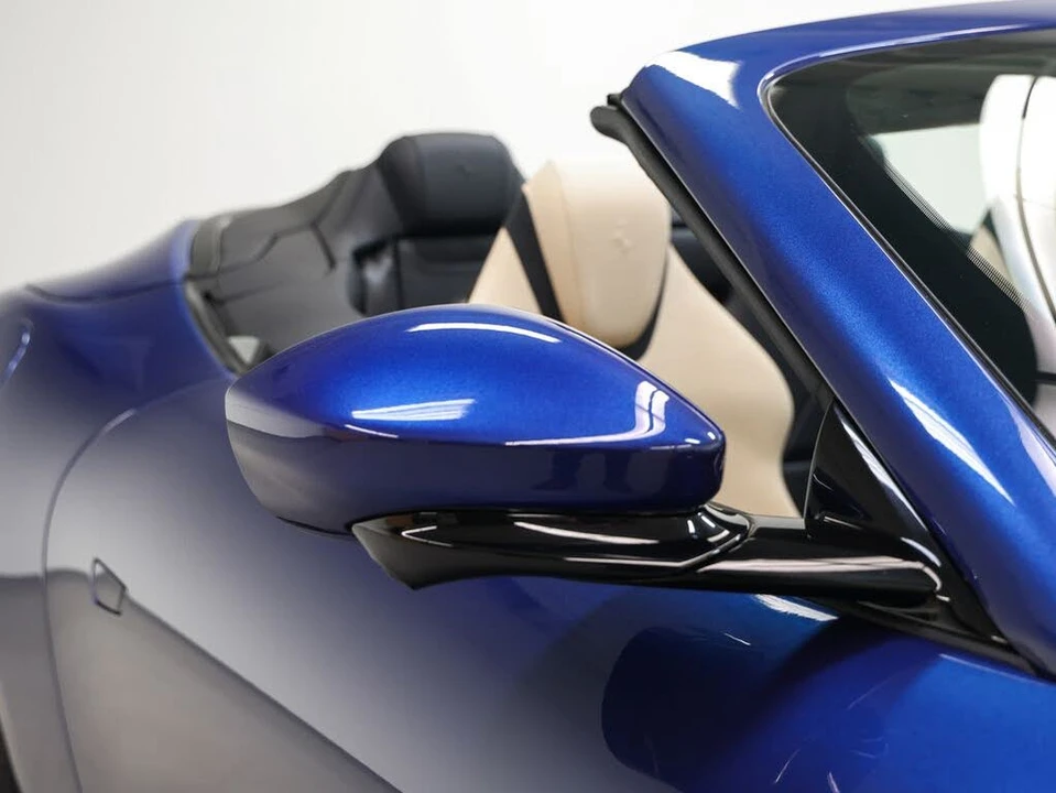 2025 Ferrari Roma Spider - Image 9 of 31