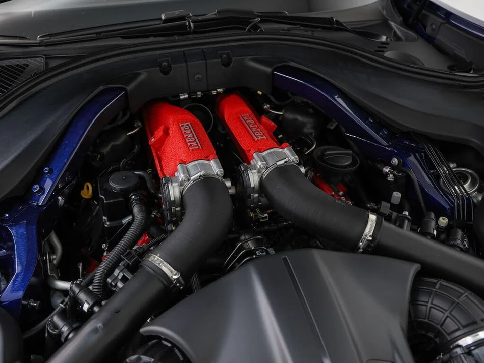 2025 Ferrari Roma Spider - Image 15 of 31