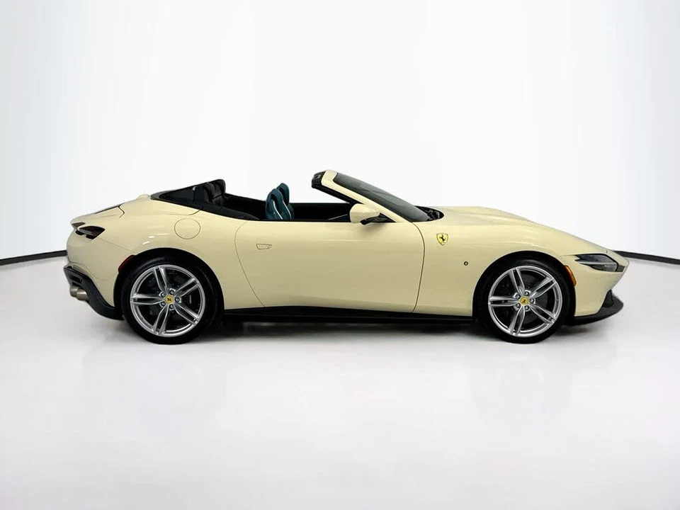 2025 Ferrari Roma Spider - Image 4 of 31