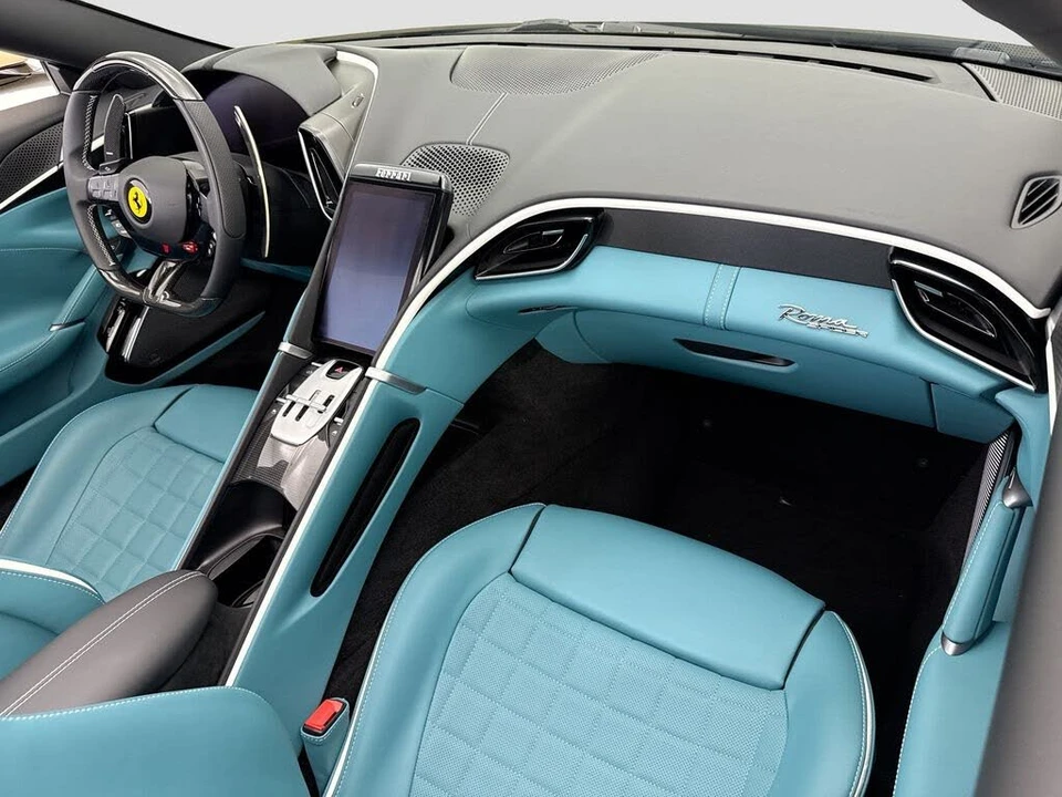 2025 Ferrari Roma Spider - Image 25 of 31