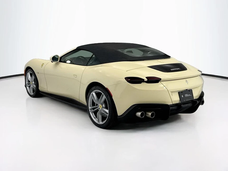 2025 Ferrari Roma Spider - Image 15 of 31