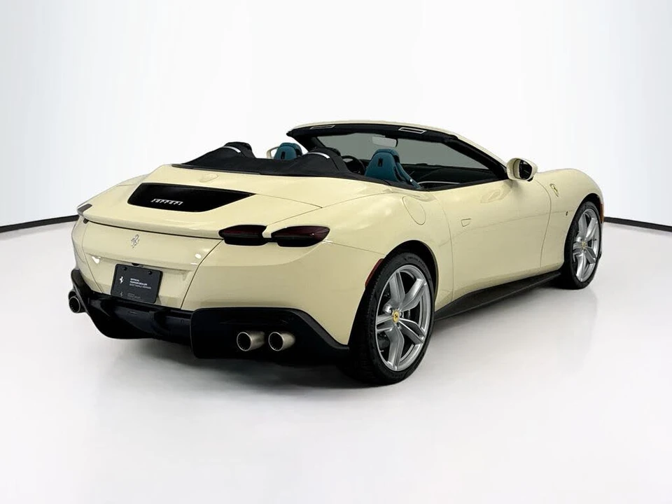 2025 Ferrari Roma Spider - Image 5 of 31